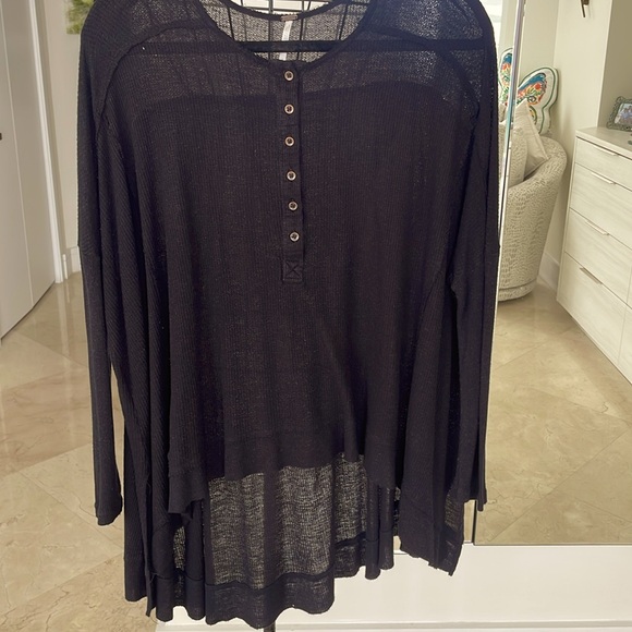 FREE PEOPLE BLACK HI/LO TOP - Picture 1 of 7